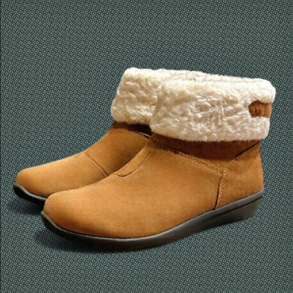 Vionic Magnolia Ruth Suede Bootie - Picture 16 of 16